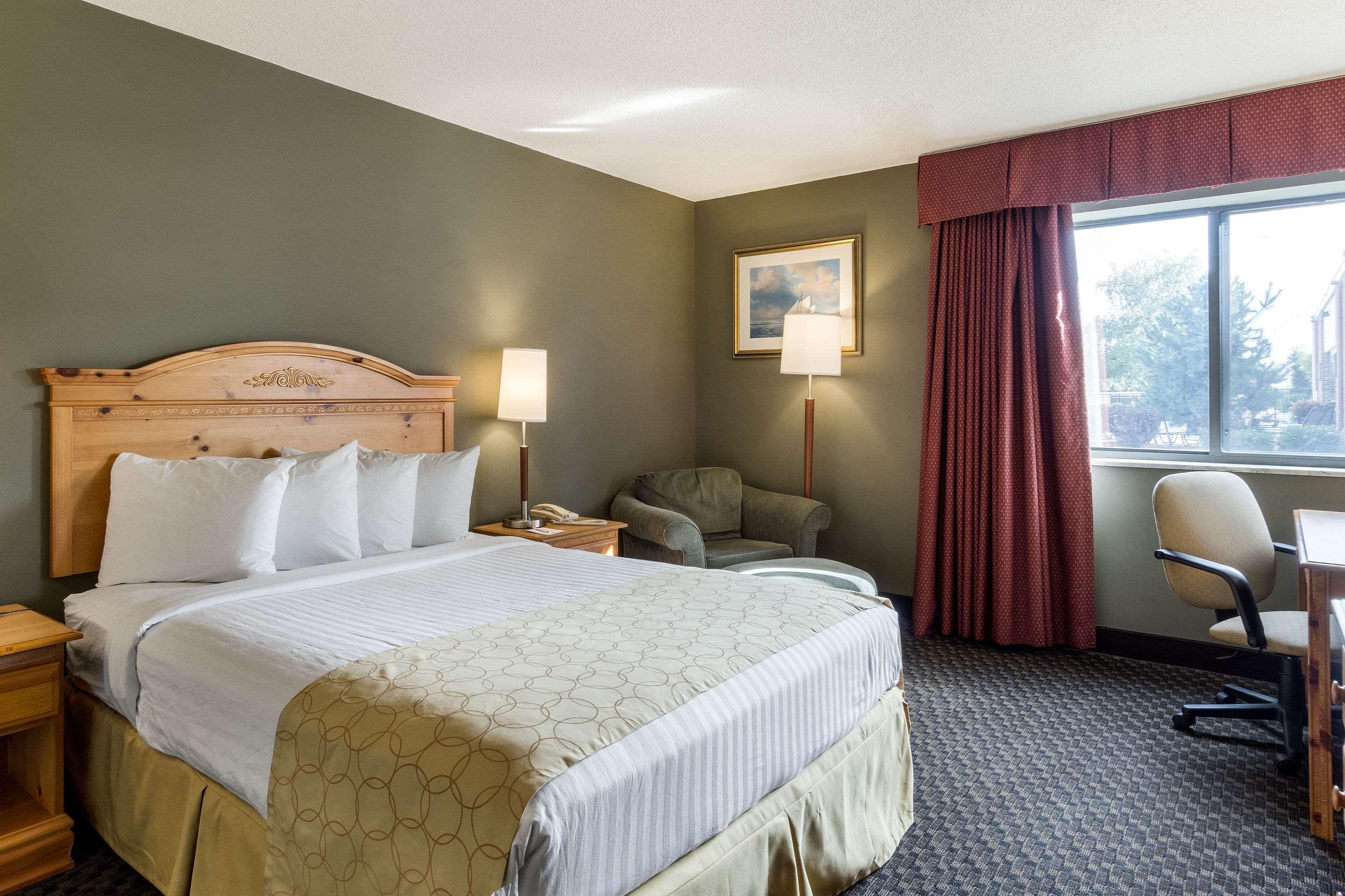 Clarion Hotel Seekonk - Providence Екстериор снимка