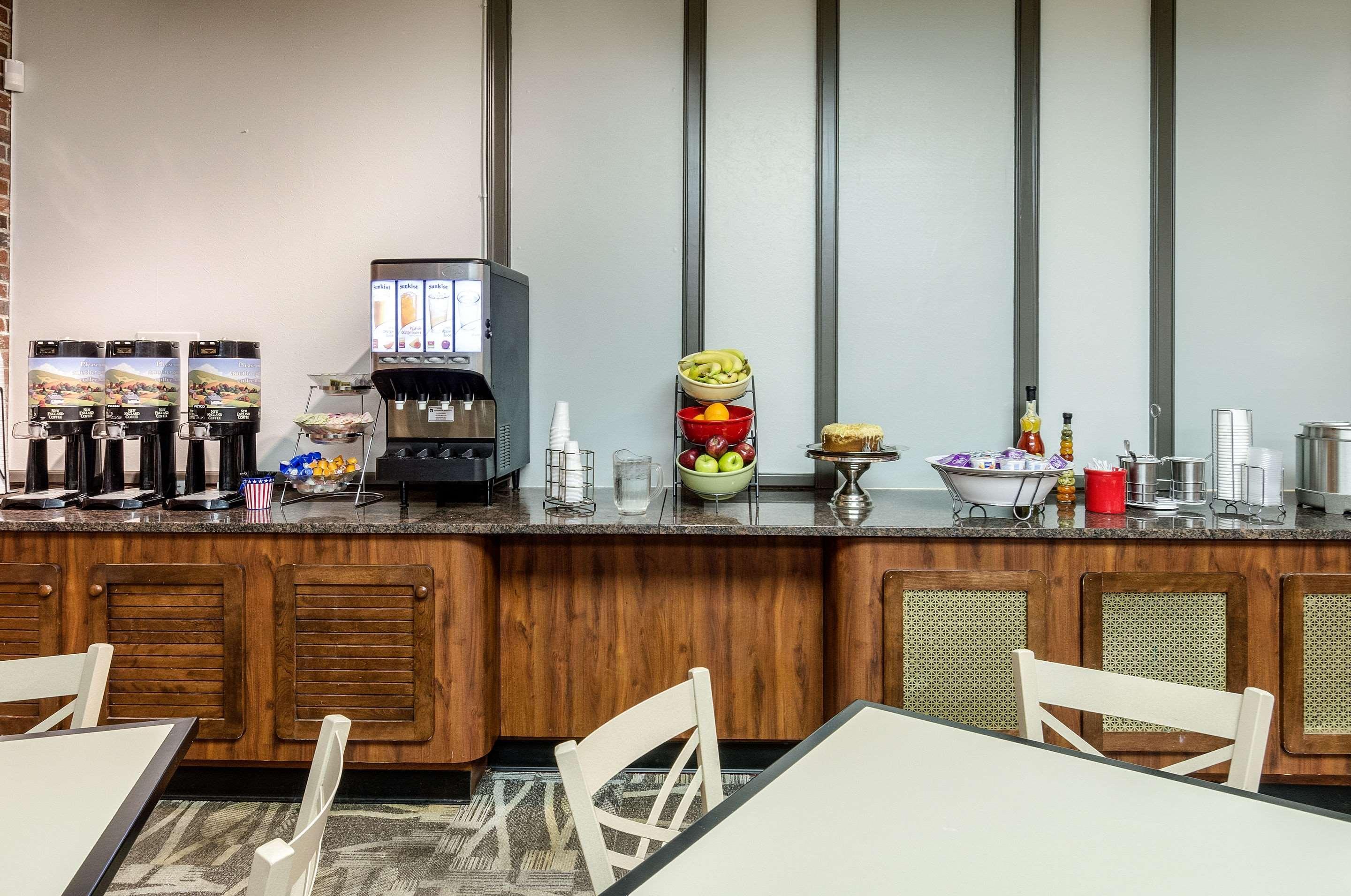 Clarion Hotel Seekonk - Providence Екстериор снимка